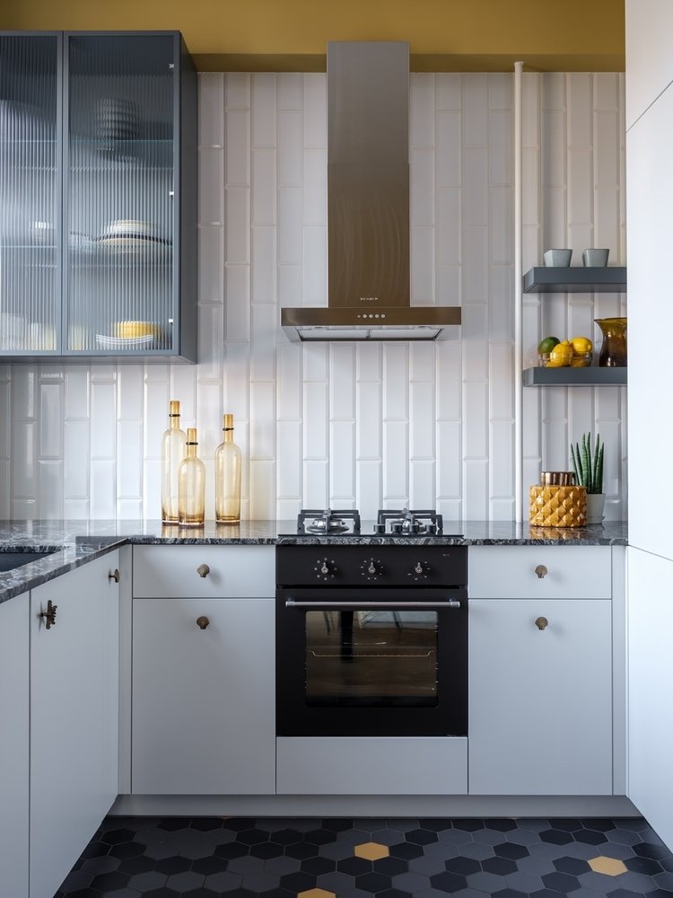 Фотография: Кухня и столовая в стиле Современный, Эклектика, Квартира, Проект дня, Москва, Сталинка, Кирпичный дом, 3 комнаты, 60-90 метров, Татьяна Минина, Михаил Лоскутов – фото на INMYROOM Фотография: Кухня и столовая в стиле Современный, Эклектика, Квартира, Проект дня, Москва, Сталинка, Кирпичный дом, 3 комнаты, 60-90 метров, Татьяна Минина, Михаил Лоскутов – фото на INMYROOM