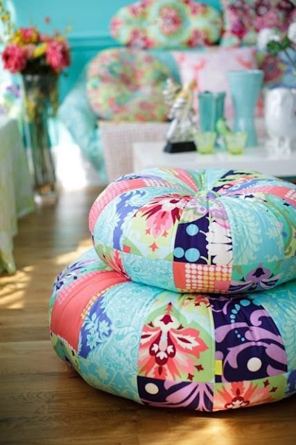 Фотография: Аксессуары в стиле Прованс и Кантри, Спальня, Интерьер комнат, Подушки, Ковер – фото на INMYROOM