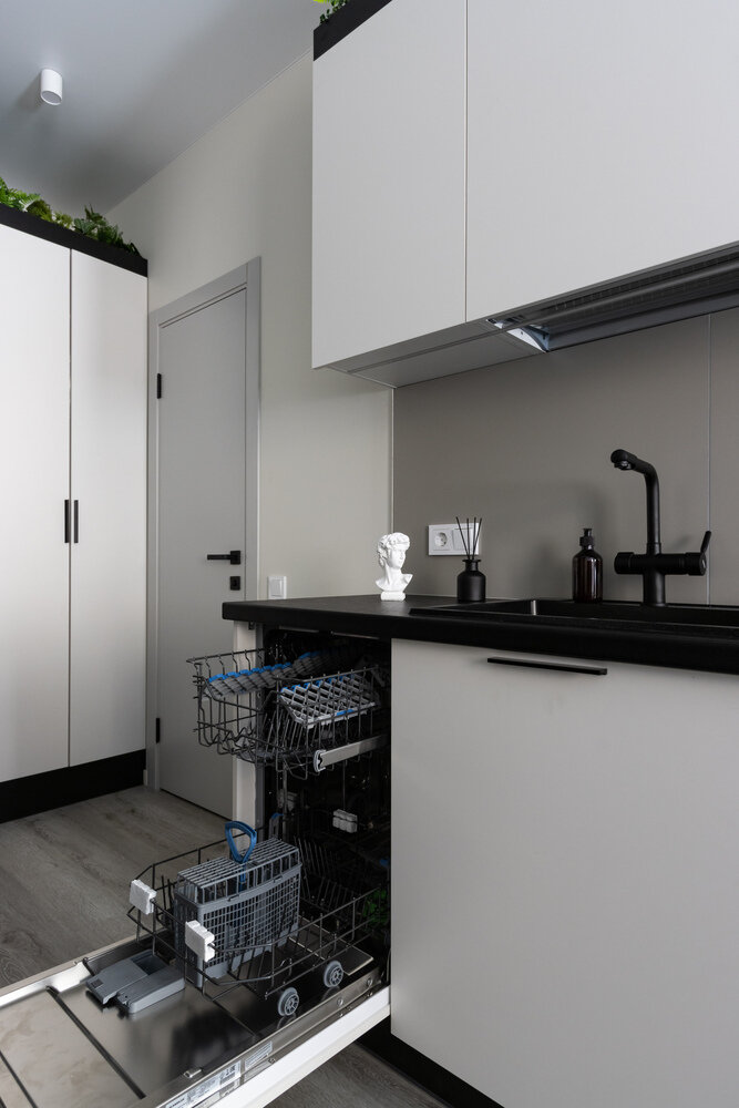 Фотография: Кухня и столовая в стиле Современный, Малогабаритная квартира, Квартира, Проект дня, Санкт-Петербург, Кирпичный дом, 2 комнаты, до 40 метров, Zoom Room – фото на INMYROOM Фотография: Кухня и столовая в стиле Современный, Малогабаритная квартира, Квартира, Проект дня, Санкт-Петербург, Кирпичный дом, 2 комнаты, до 40 метров, Zoom Room – фото на INMYROOM