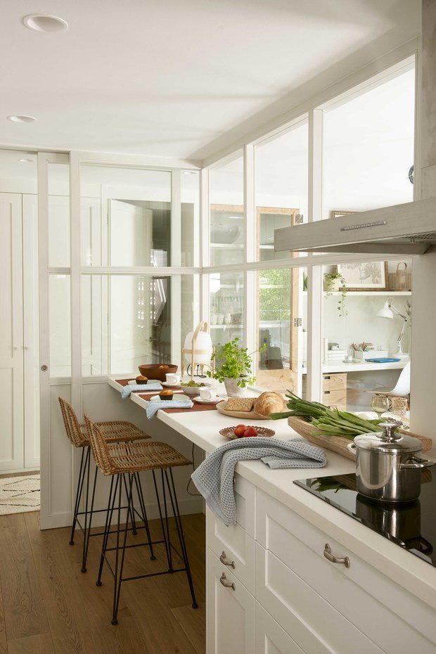 Фотография: Кухня и столовая в стиле Скандинавский, Декор интерьера, Квартира, Испания, Барселона, Зеленый, Синий, 3 комнаты, 60-90 метров, Летний интерьер, Марта Пратс – фото на INMYROOM