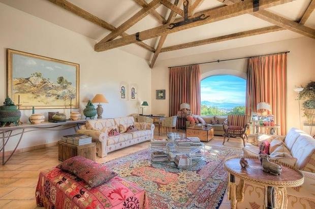 Фотография: Гостиная в стиле Прованс и Кантри, Франция, Интерьер комнат – фото на INMYROOM