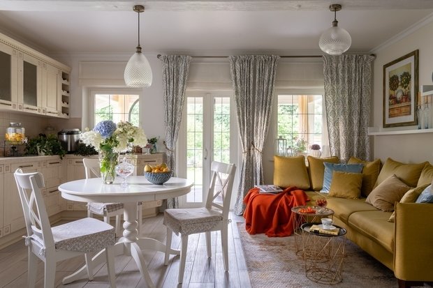 Фотография: Кухня и столовая в стиле Прованс и Кантри, Дом, Проект дня, Дом и дача, Московская область, 3 комнаты, Более 90 метров, Александра Валге, Анна Мамаладзе – фото на INMYROOM
