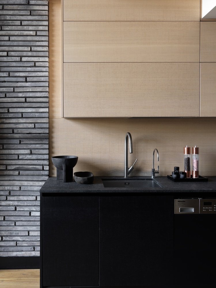 Фотография: Кухня и столовая в стиле Лофт, Современный, Квартира, Проект недели, Москва, 4 и больше, Более 90 метров, INRE – фото на INMYROOM Фотография: Кухня и столовая в стиле Лофт, Современный, Квартира, Проект недели, Москва, 4 и больше, Более 90 метров, INRE – фото на INMYROOM