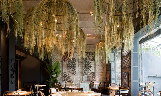 Фотография: Прочее в стиле Прованс и Кантри, Эклектика, Декор интерьера, Дома и квартиры, Городские места, Барселона, Люстра, Плитка, Ресторан, Бар – фото на INMYROOM