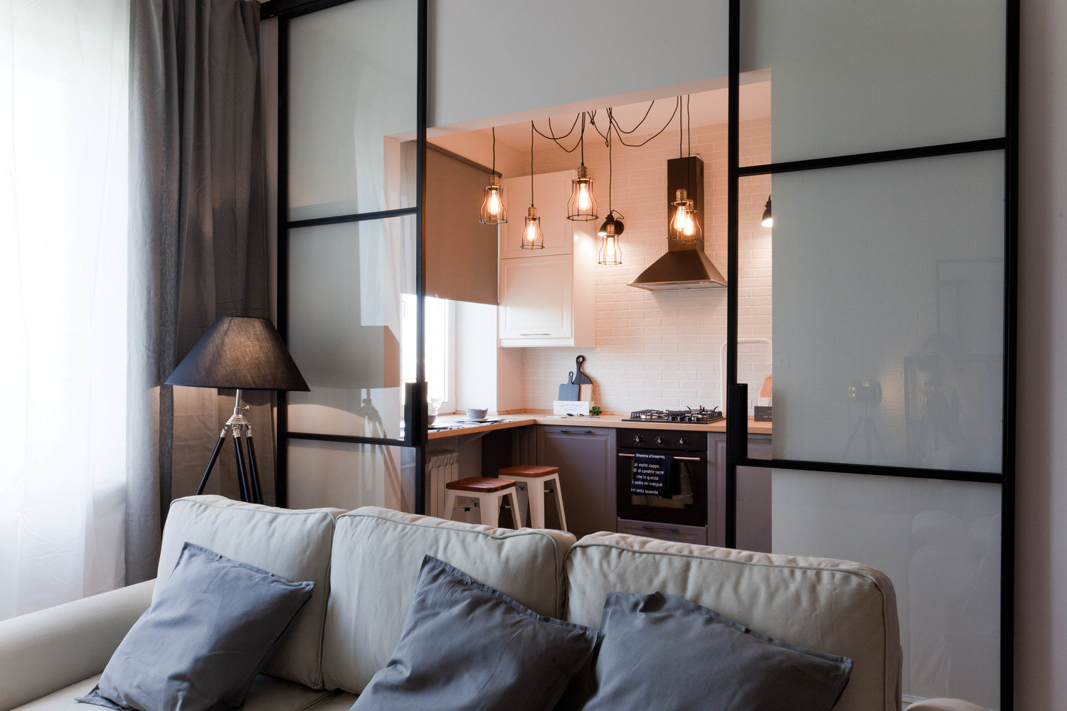 Фотография: Кухня и столовая в стиле Лофт, Скандинавский, Квартира, Проект недели, Москва, Сталинка, 2 комнаты, 40-60 метров, Анна Сухая – фото на INMYROOM