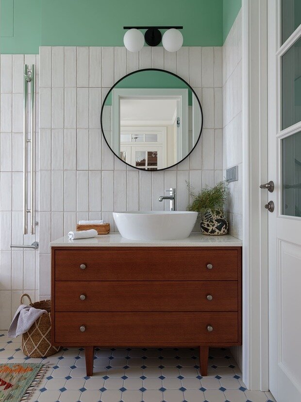 Фотография: Ванная в стиле Современный, Эклектика, Винтажный, Малогабаритная квартира, Квартира, Проект дня, Москва, Монолитный дом, 2 комнаты, 40-60 метров, Маргарита Зенова, современный с элементами классики и минимализмом, М-Бюро, Александра Багрицевич – фото на INMYROOM