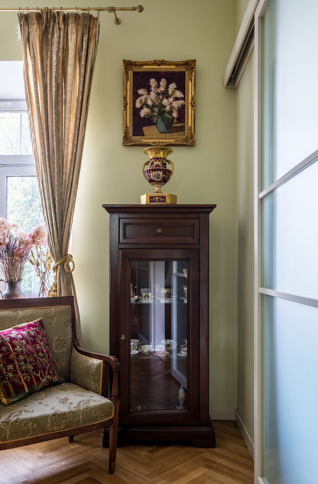 Фотография: Гостиная в стиле Классический, Квартира, Проект дня, Москва, Дарья Харитонова, Кирпичный дом, 3 комнаты, 60-90 метров, классический / традиционный – фото на INMYROOM