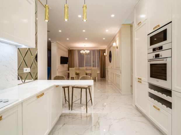 Фотография: Кухня и столовая в стиле Классический, Современный, Ванная, Гостиная, Спальня, Квартира, Белый, Проект недели, Черный, Бежевый, Более 90 метров, ПРЕМИЯ INMYROOM – фото на INMYROOM