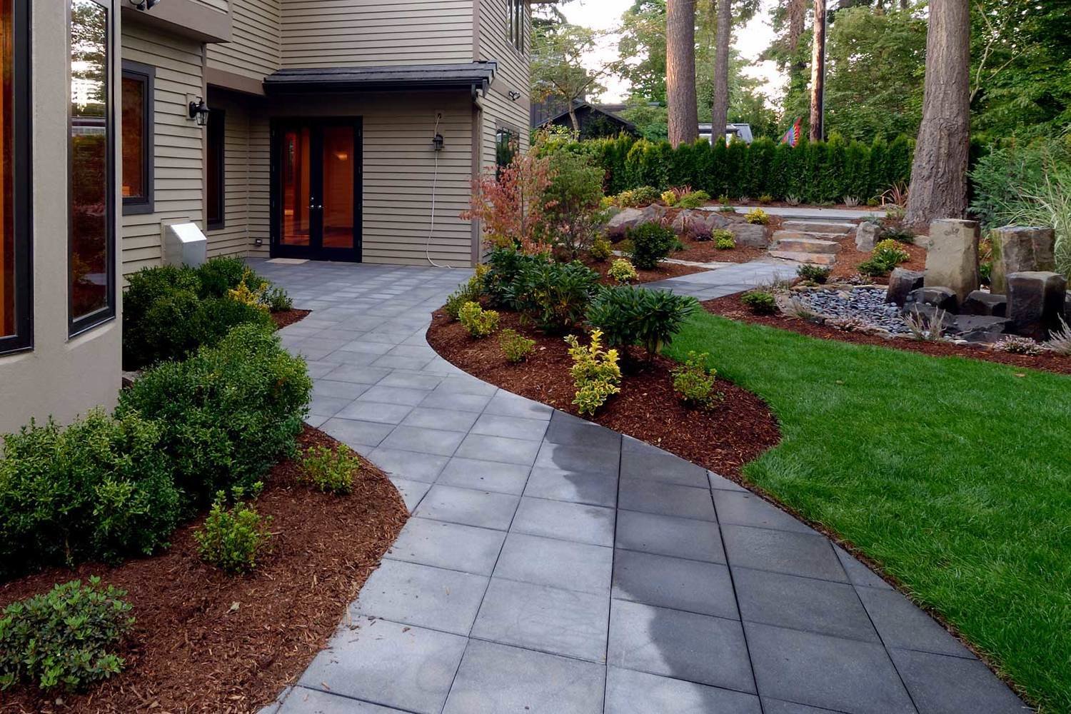 Фотография: Ландшафт в стиле , Советы, ландшафтные работы, Благоустройство территории, Ландшафтный дизайн, как обустроить участок, Татьяна Крамская, Технониколь, Дорожки в саду – фото на INMYROOM Фотография: Ландшафт в стиле , Советы, ландшафтные работы, Благоустройство территории, Ландшафтный дизайн, как обустроить участок, Татьяна Крамская, Технониколь, Дорожки в саду – фото на INMYROOM