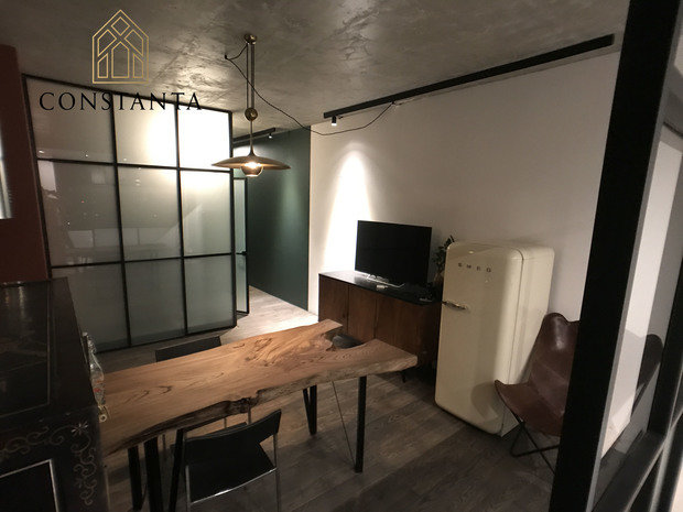 Фото из портфолио Лофт пергородки в студии 36м2 – фотографии дизайна интерьеров на INMYROOM