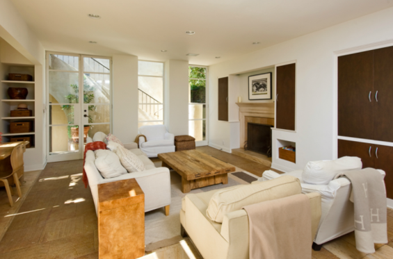 Фотография: Гостиная в стиле Скандинавский, Декор интерьера, Дом, Цвет в интерьере, Дома и квартиры, Интерьеры звезд, Стены – фото на INMYROOM Фотография: Гостиная в стиле Скандинавский, Декор интерьера, Дом, Цвет в интерьере, Дома и квартиры, Интерьеры звезд, Стены – фото на INMYROOM