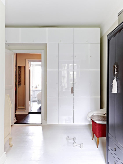 Фотография: Прихожая в стиле Восточный, Эклектика, Скандинавский, Квартира, Швеция, Цвет в интерьере, Дома и квартиры, Белый – фото на INMYROOM