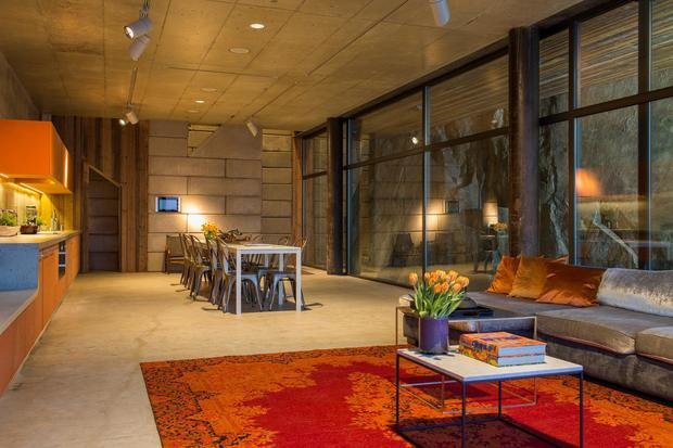 Фото из портфолио Уникально оформленная квартира с потрясающим видом на море – фотографии дизайна интерьеров на INMYROOM