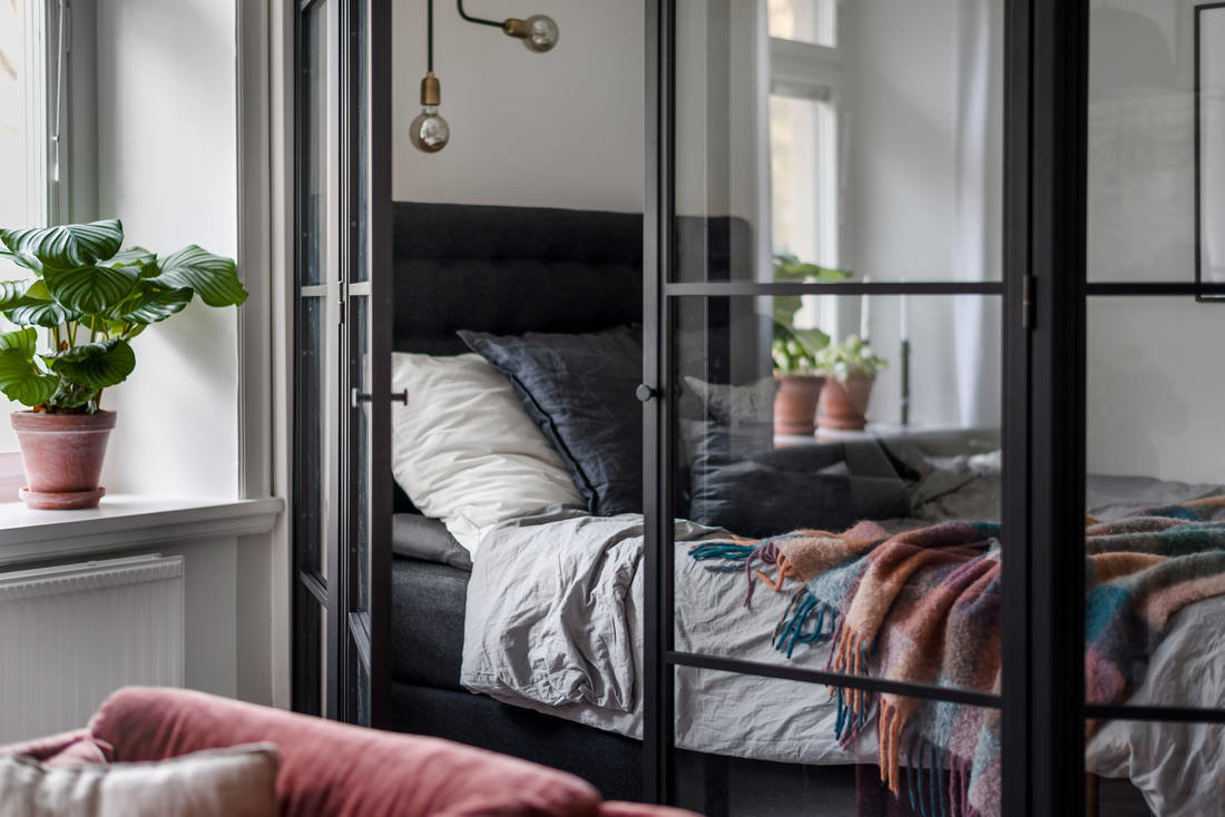 Фотография: Спальня в стиле Скандинавский, Квартира, Советы, 40-60 метров – фото на INMYROOM Фотография: Спальня в стиле Скандинавский, Квартира, Советы, 40-60 метров – фото на INMYROOM