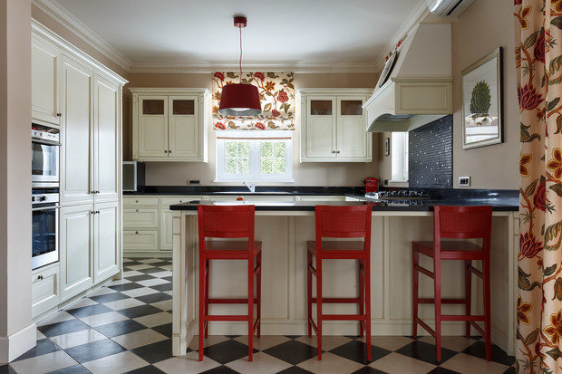 Фотография: Кухня и столовая в стиле Классический, Дом, Проект недели, 4 и больше, Более 90 метров, Оксана Бутман – фото на INMYROOM