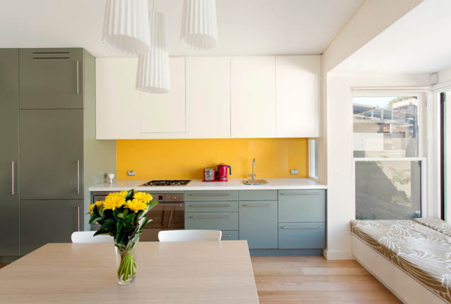 Фотография: Кухня и столовая в стиле Минимализм, Скандинавский, Квартира, Декор, Мебель и свет, Советы, Белый, Эко – фото на INMYROOM Фотография: Кухня и столовая в стиле Минимализм, Скандинавский, Квартира, Декор, Мебель и свет, Советы, Белый, Эко – фото на INMYROOM