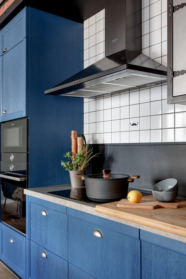 Фотография: Кухня и столовая в стиле Лофт, Современный, Квартира, Проект недели, Legrand, Самара, Монолитный дом, 4 и больше, Более 90 метров, Etika, Айгуль Султанова, яркая квартира – фото на INMYROOM