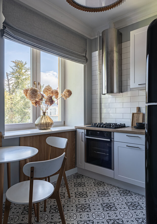 Фотография: Кухня и столовая в стиле Скандинавский, Современный, Квартира, Проект дня, Москва, Сталинка, Кирпичный дом, 3 комнаты, 60-90 метров, эклектичный с элементами этники и современного дизайна, Екатерина Евтихиева – фото на INMYROOM