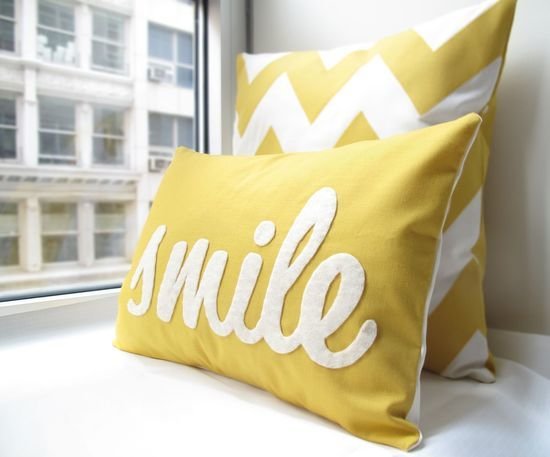 Фотография: Аксессуары в стиле Современный, Квартира, Дома и квартиры, Советы, Стены, Подушки, Ремонт на практике – фото на INMYROOM