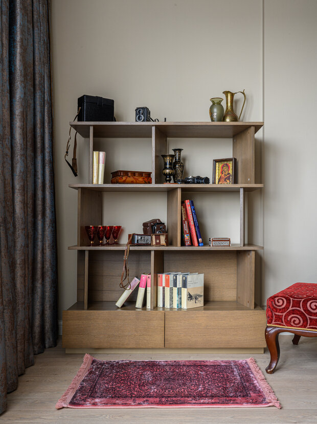 Фотография: Гостиная в стиле Классический, Эклектика, Винтажный, Квартира, Проект дня, Краснодар, Кирпичный дом, 2 комнаты, 60-90 метров, современный с элементами классики и роскоши, Яня Трубицына – фото на INMYROOM