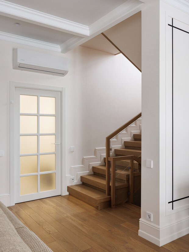 Фотография: Прихожая в стиле Современный, Дом, Проект дня, Дом и дача, Казань, Кирпичный дом, 4 и больше, Более 90 метров, классический с современными элементами, Айгуль Калимуллина – фото на INMYROOM