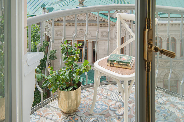 Фотография: Балкон в стиле Прованс и Кантри, Классический, Эклектика, Квартира, Переделка, Москва, эклектика в нитерьере, Сталинка, 2 комнаты, 60-90 метров, Музыченко Елена, Святодух Марина, современная классика – фото на INMYROOM