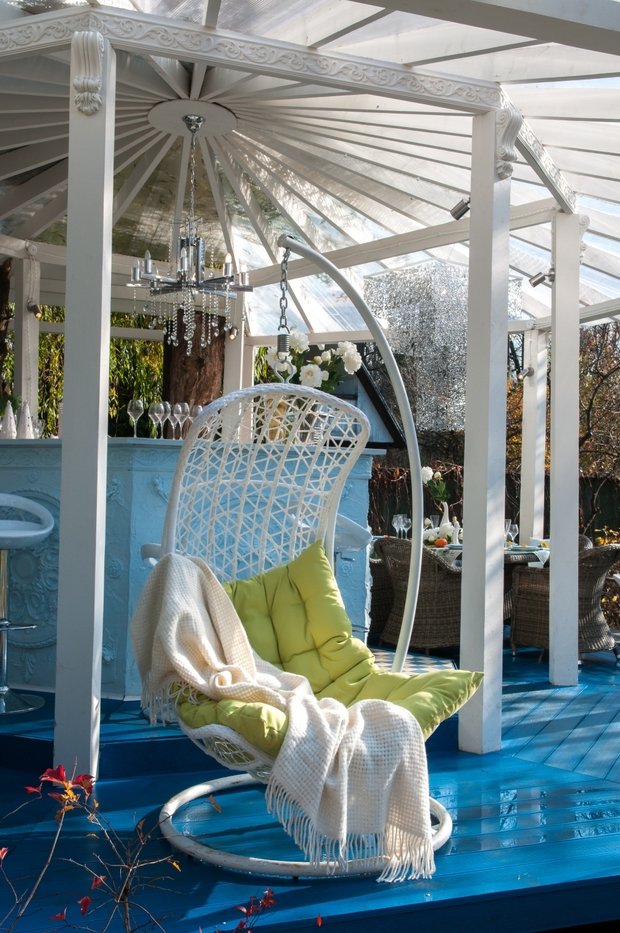 Фотография: Мебель и свет в стиле Прованс и Кантри, Эклектика, Дом, Дома и квартиры, Беседка, Барная стойка – фото на INMYROOM