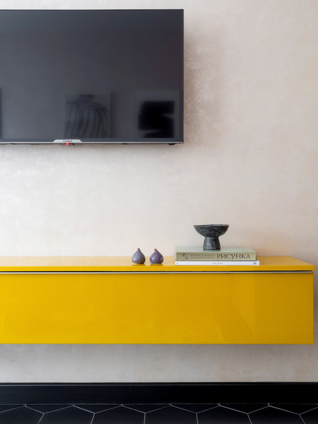 Фотография: Гостиная в стиле Современный, Малогабаритная квартира, Квартира, Проект недели, Екатеринбург, Сталинка, Хрущевка, 3 комнаты, 40-60 метров, Ксения Муравьева – фото на INMYROOM