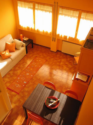 Фотография: Кухня и столовая в стиле Современный, Декор интерьера, Дизайн интерьера, Цвет в интерьере, Оранжевый – фото на INMYROOM