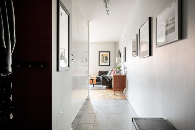 Фотография: Прихожая в стиле Скандинавский, Классический, Декор интерьера, Квартира, Швеция, Белый, Красный, Серый, 2 комнаты, Более 90 метров – фото на INMYROOM