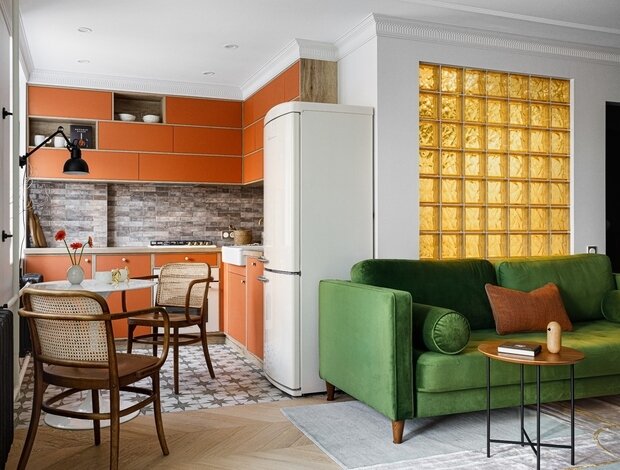 Фотография: Кухня и столовая в стиле Современный, Эклектика, Малогабаритная квартира, Квартира, Проект недели, Москва, Хрущевка, 2 комнаты, 40-60 метров, Мария Гульбекян, Анастасия Гурова – фото на INMYROOM