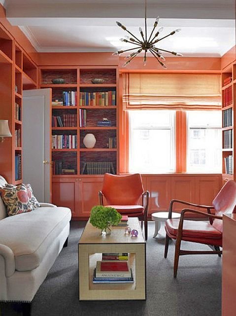 Фотография: Гостиная в стиле Прованс и Кантри, Декор интерьера, Декор, Домашняя библиотека, как разместить книги в интерьере, книги в интерьере – фото на INMYROOM