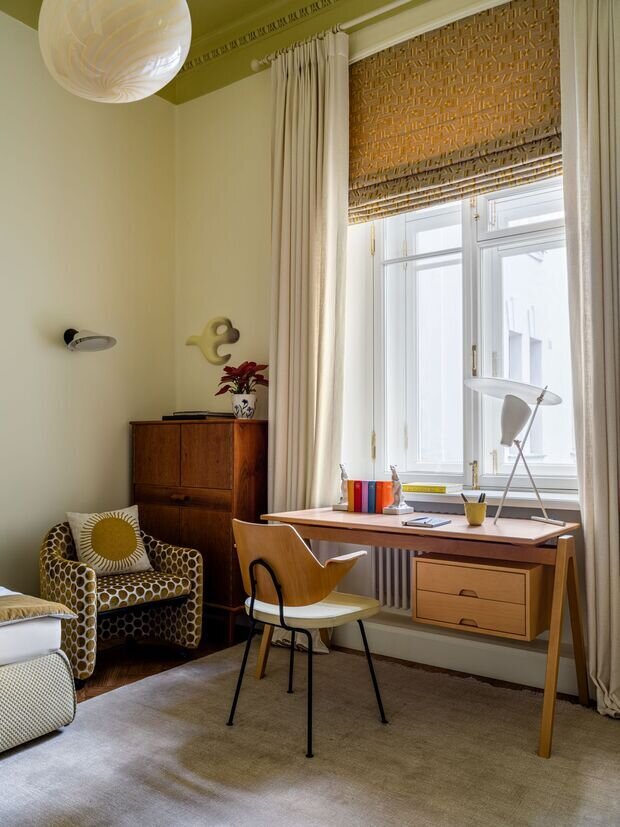 В кабинете — рабочая зона и будущая детская, что позволяет адаптировать пространство под текущие потребности.