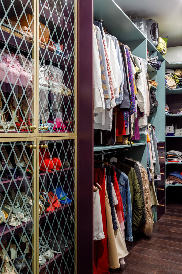 Фотография: Гардеробная в стиле Современный, Эклектика, Москва, Желтый, Синий, 3 комнаты, Более 90 метров, #эксклюзивныепроекты, Римма Семенова, Александр Володин – фото на INMYROOM