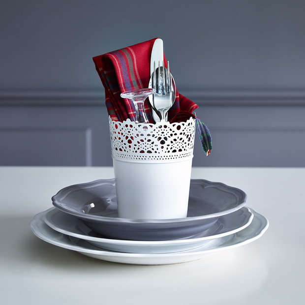 Фотография: Аксессуары в стиле Современный, Декор интерьера, Праздник, Индустрия, Новости, IKEA, Посуда, Новый Год, Сервировка стола, Светильники, Скатерти – фото на INMYROOM