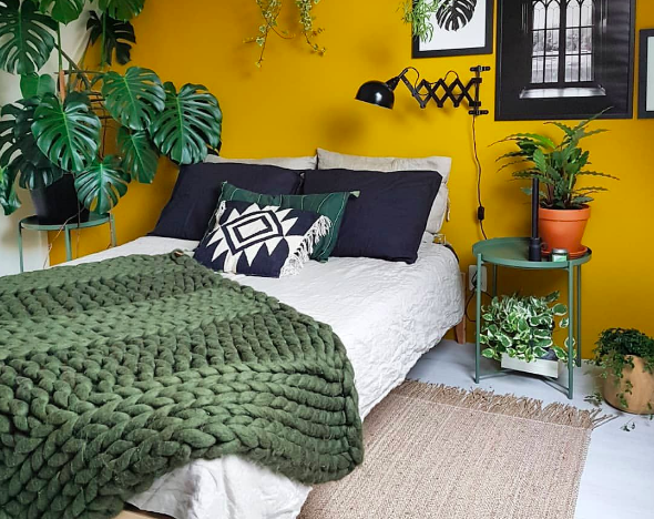 Фотография: Спальня в стиле Эко, Декор интерьера, Советы, дизайн-хаки для маленькой спальни, идеи для малогабаритки, Маленькая спальня – фото на INMYROOM