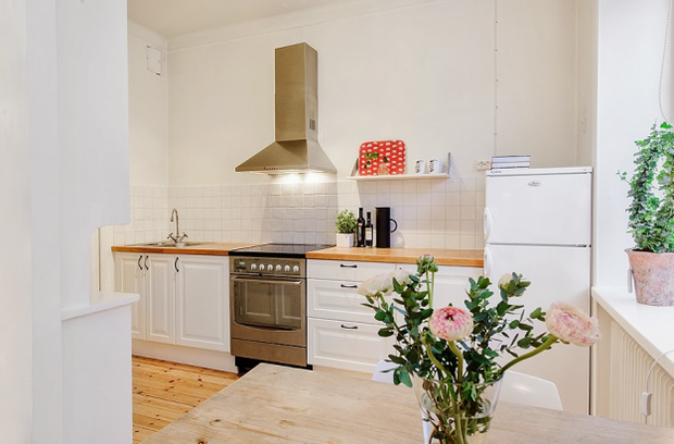 Фотография: Кухня и столовая в стиле Скандинавский, Малогабаритная квартира, Квартира, Швеция, Дома и квартиры – фото на INMYROOM