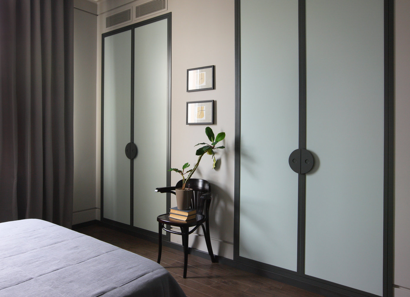 Фотография: Спальня в стиле Современный, Эклектика, Квартира, Проект недели, Москва, новостройка, Монолитный дом, Наталья Юнг, Светлана Озерова, 4 и больше, Более 90 метров – фото на INMYROOM Фотография: Спальня в стиле Современный, Эклектика, Квартира, Проект недели, Москва, новостройка, Монолитный дом, Наталья Юнг, Светлана Озерова, 4 и больше, Более 90 метров – фото на INMYROOM