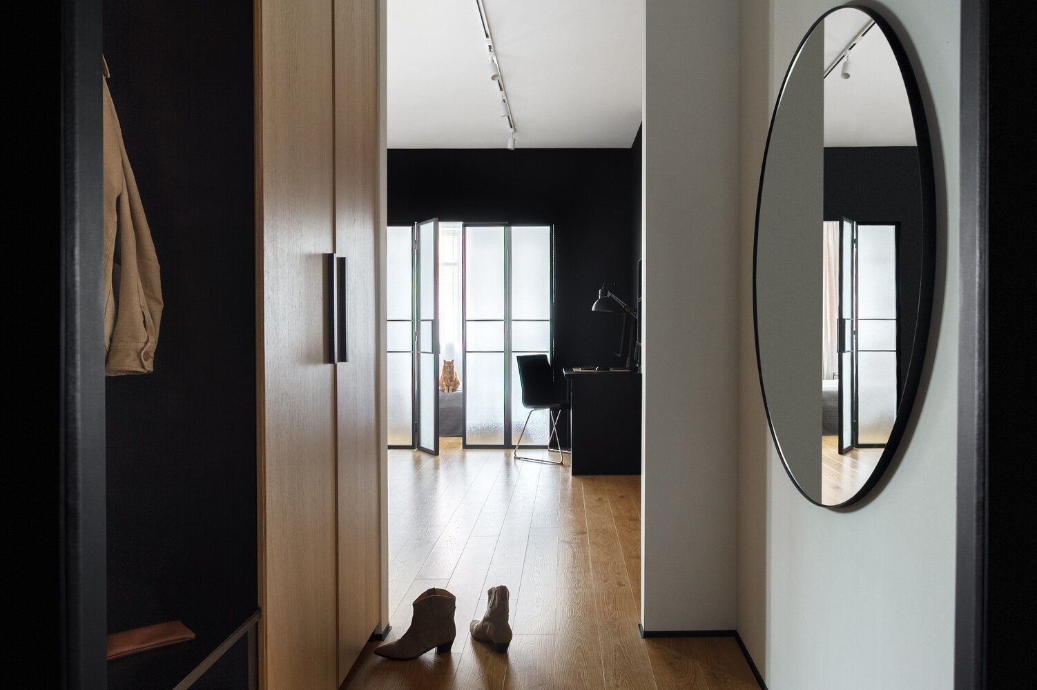 Фотография: Прихожая в стиле Современный, Минимализм, Скандинавский, Малогабаритная квартира, Квартира, Проект недели, Краснодар, 2 комнаты, 40-60 метров, Монолитно-кирпичный, Denish Design, Кристина Селютина – фото на INMYROOM Фотография: Прихожая в стиле Современный, Минимализм, Скандинавский, Малогабаритная квартира, Квартира, Проект недели, Краснодар, 2 комнаты, 40-60 метров, Монолитно-кирпичный, Denish Design, Кристина Селютина – фото на INMYROOM