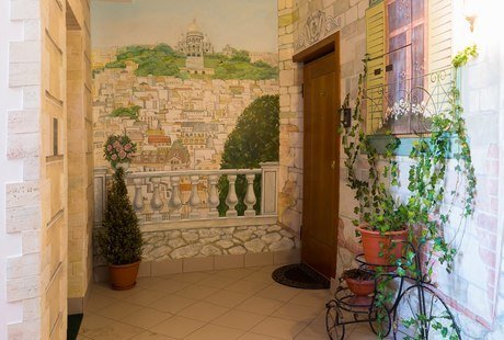 Роспись "Улицы Парижа" на лестничной площадке