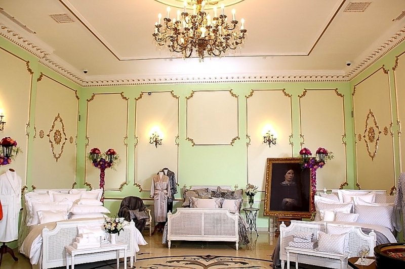 Фотография: Спальня в стиле Классический, Современный, Текстиль, Индустрия, События, Плед – фото на INMYROOM Фотография: Спальня в стиле Классический, Современный, Текстиль, Индустрия, События, Плед – фото на INMYROOM