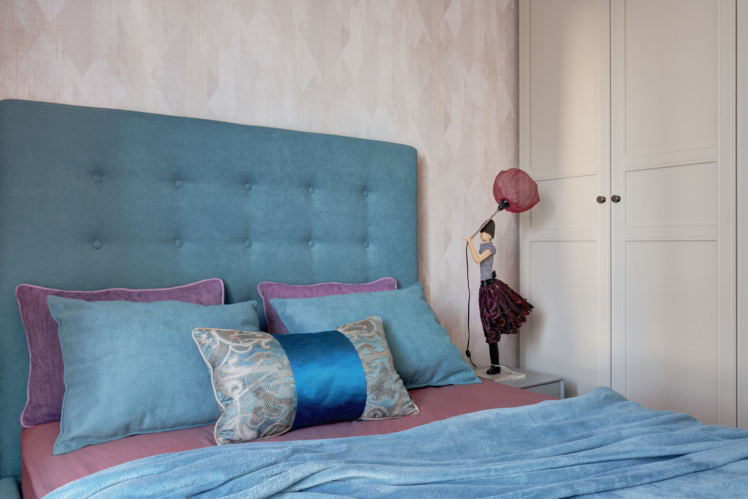 Фотография: Спальня в стиле Современный, Квартира, Проект недели, Москва, 2 комнаты, 40-60 метров, Евгения Козюкова – фото на INMYROOM Фотография: Спальня в стиле Современный, Квартира, Проект недели, Москва, 2 комнаты, 40-60 метров, Евгения Козюкова – фото на INMYROOM