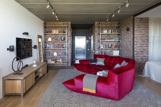 Фотография: Гостиная в стиле Лофт, Квартира, Студия, Проект недели, Москва, Дмитрий Жигалев, Сергей Бахарев, 60-90 метров, «Однушечка», Екатерина Аверкина – фото на INMYROOM