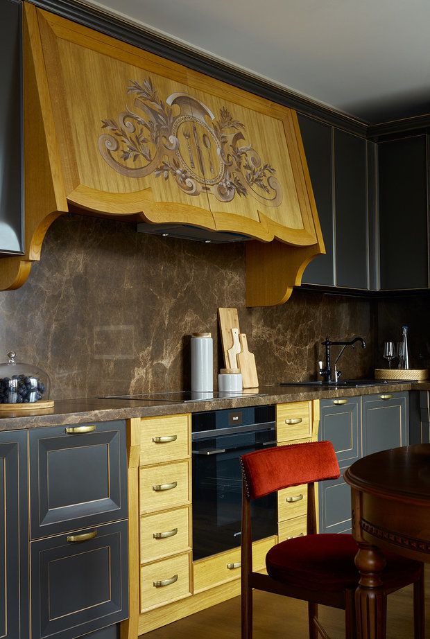 Фотография: Кухня и столовая в стиле Прованс и Кантри, Гид, темные цвета в интерьере, Анастасия Ковальчук, Валерия Белоусова, Екатерина Углова, Александра Ермилова, Клуб Ирины Богатиковой – фото на INMYROOM