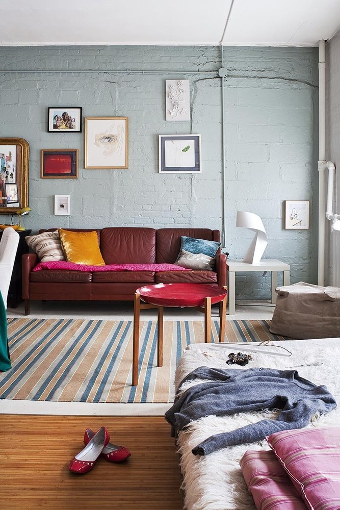 Фотография: Гостиная в стиле Скандинавский, Лофт, Эклектика, Декор интерьера, Квартира, Аксессуары, Мебель и свет – фото на INMYROOM Фотография: Гостиная в стиле Скандинавский, Лофт, Эклектика, Декор интерьера, Квартира, Аксессуары, Мебель и свет – фото на INMYROOM