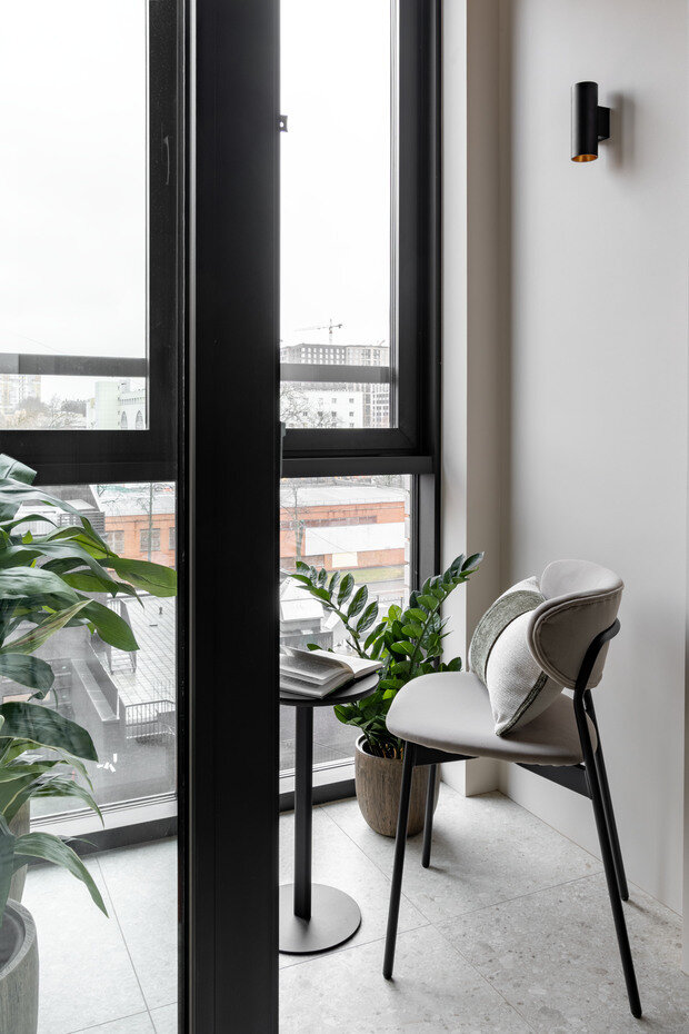 Фотография: Балкон в стиле Современный, Малогабаритная квартира, Квартира, Проект дня, Москва, 1 комната, 40-60 метров, Ирина Долганова, современный с элементами минимализма и скандинавского стиля – фото на INMYROOM