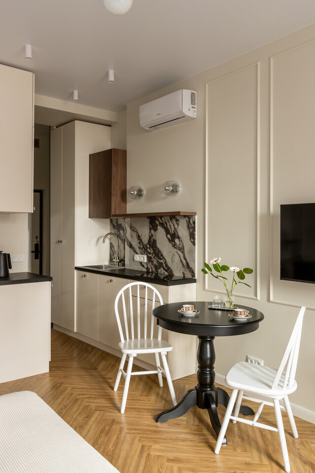 Фотография: Кухня и столовая в стиле Классический, Современный, Эклектика, Малогабаритная квартира, Квартира, Студия, Проект дня, Санкт-Петербург, Кирпичный дом, до 40 метров, Екатерина Шейн, современный с элементами лофта – фото на INMYROOM