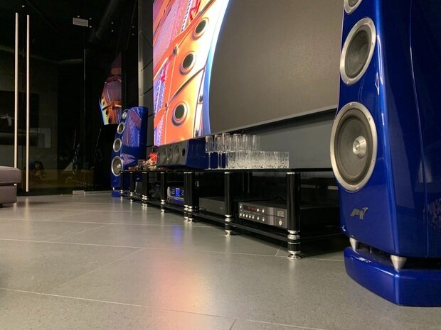 Фото из портфолио Entertainment Area with Dolby Surround 5.1 (upgraded to 7.1) – фотографии дизайна интерьеров на INMYROOM