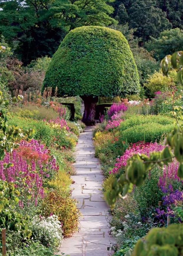 Фотография: Ландшафт в стиле , Советы, ландшафтные работы, Благоустройство территории, Ландшафтный дизайн, как обустроить участок, Татьяна Крамская, Технониколь, Дорожки в саду – фото на INMYROOM