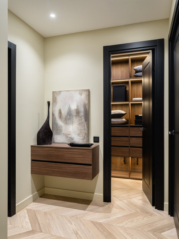Фотография: Гардеробная в стиле Современный, Квартира, Проект дня, Москва, 1 комната, 40-60 метров, современный с элементами минимализма и скандинавского стиля, Регина Гарипова – фото на INMYROOM